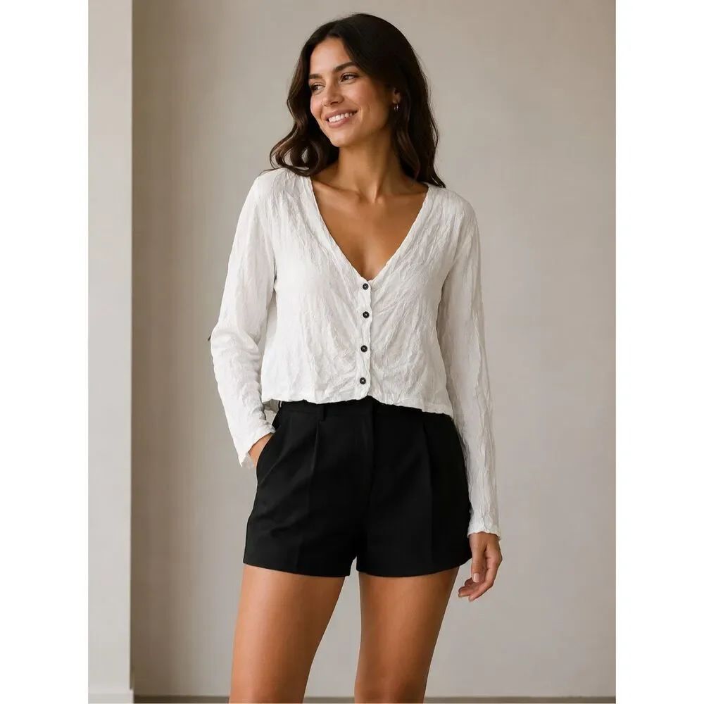 LuxuryโItalian Boutique White Ruched Button Front Cropped Cardigan Top Size M
